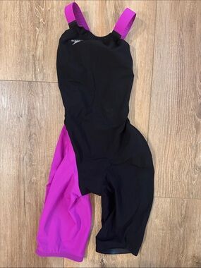 SPEEDO Women's LZR Racer Pro Recordbreaker Kneeskin with Comfort Strap(
